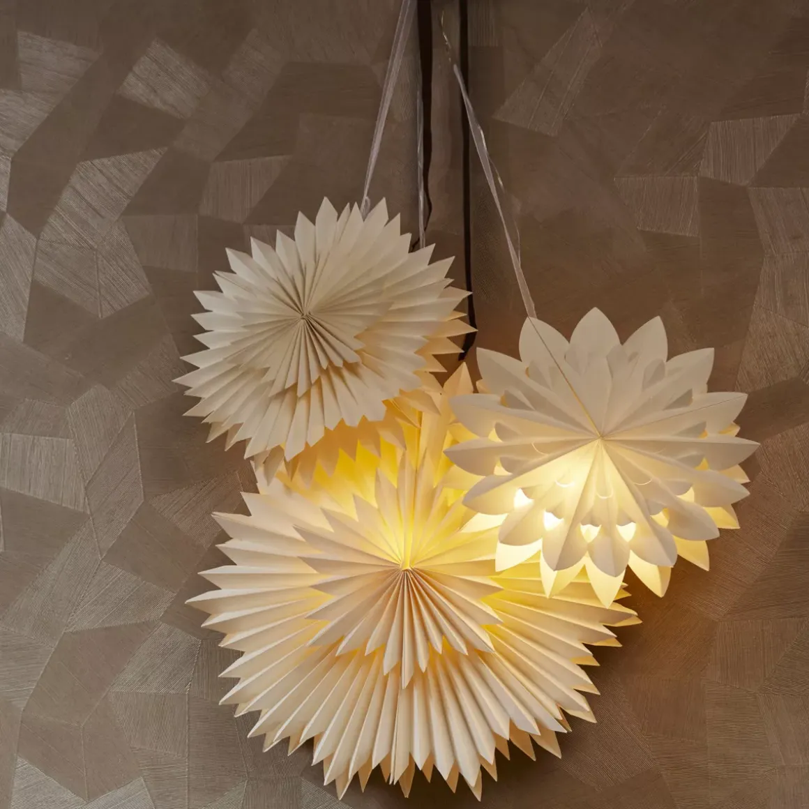 Decorazione da appendere luminosa in carta LED (D40 cm) Origami Star Bianco caldo