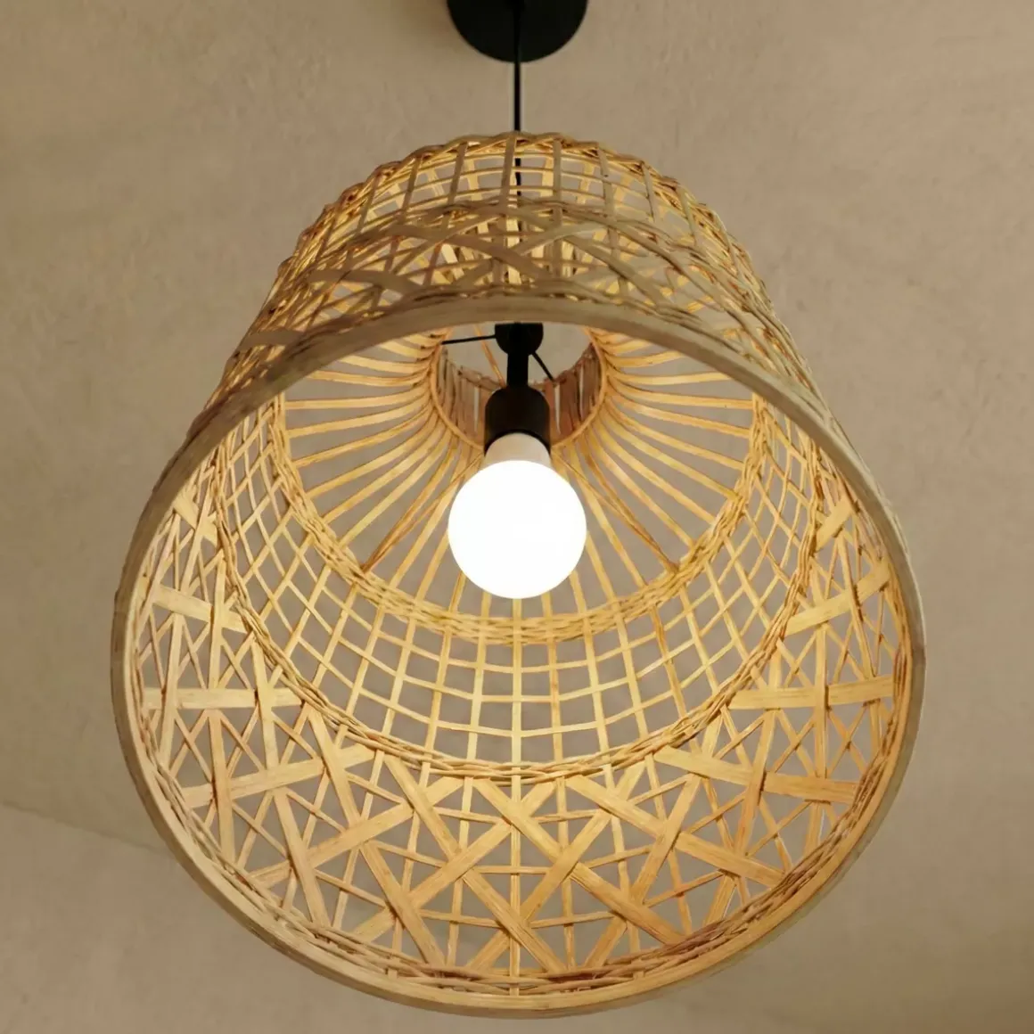 Lampada a sospensione traforata in bambù (H50 cm) Pampelune Naturale