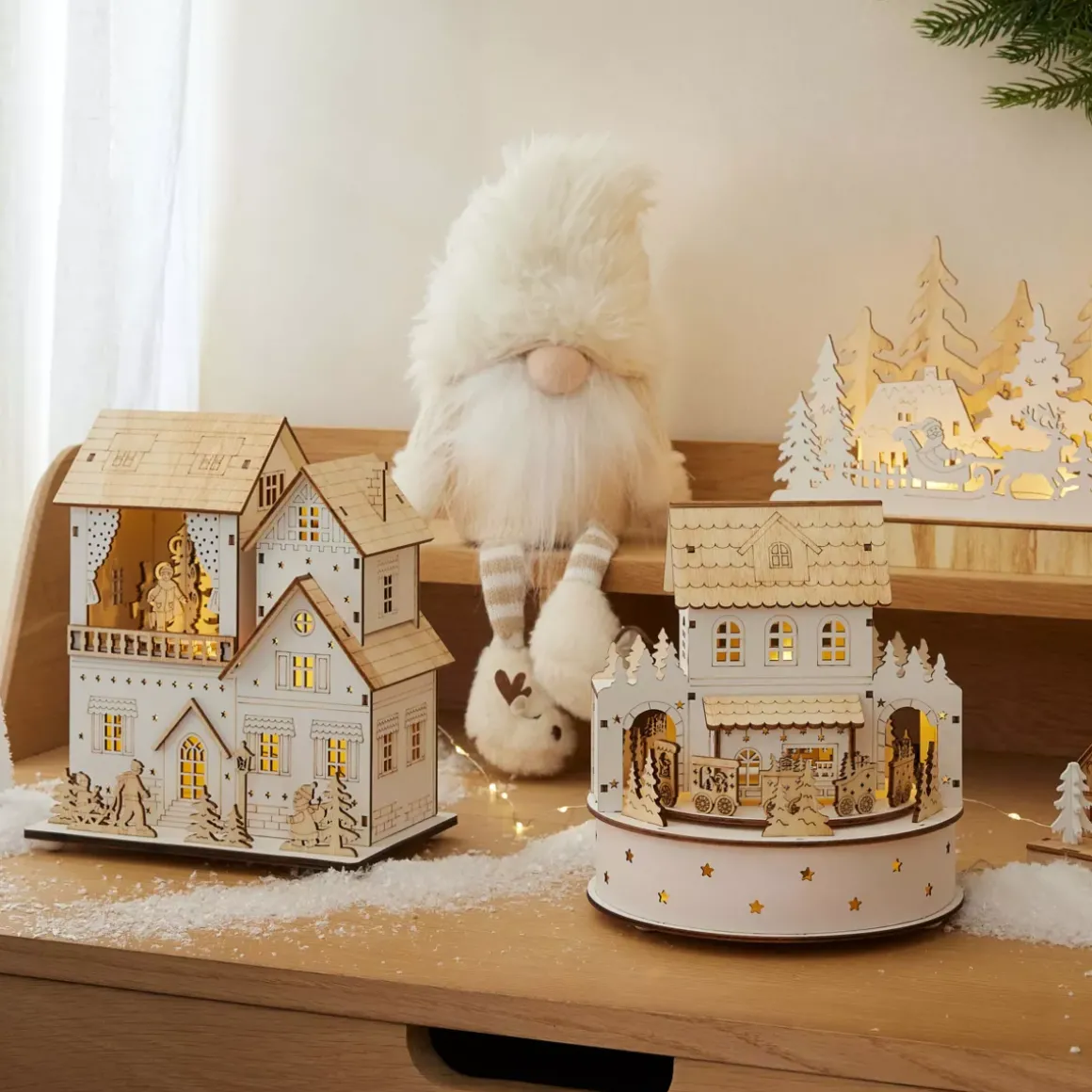Paese di Natale in legno luminoso e musicale a pile (H19 cm) Casa di famiglia
