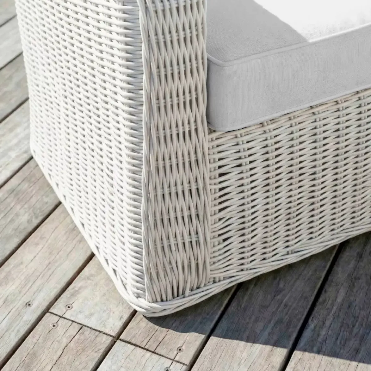 Poltrona da giardino in resina intrecciata Calvi Bianco Poltrona Relax|Tavolini Da Giardino, Divani