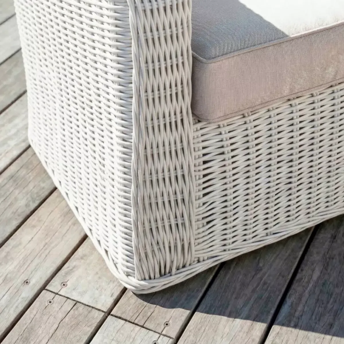 Hot Salotto da giardino in resina intrecciata 5 posti 4 pezzi Calvi Bianco e tortora Salotto Da Giardino