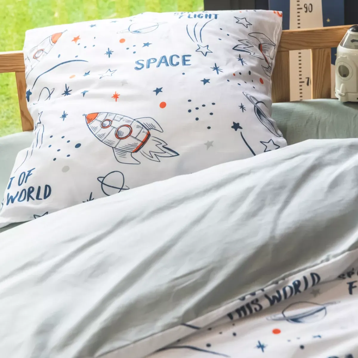 Outlet Set copripiumino e due federe per bambini in cotone (200 x 200 cm) Galassia Bianca Biancheria Da Letto Bambini