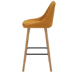 Set di 2 sedie per isola centrale con schienale in tessuto (Altezza seduta 67cm) Juno Giallo ocra gambe in quercia